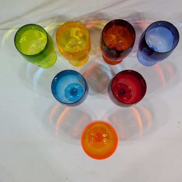 Stackable Plastic Wine Glasses - Picture 3 of 3